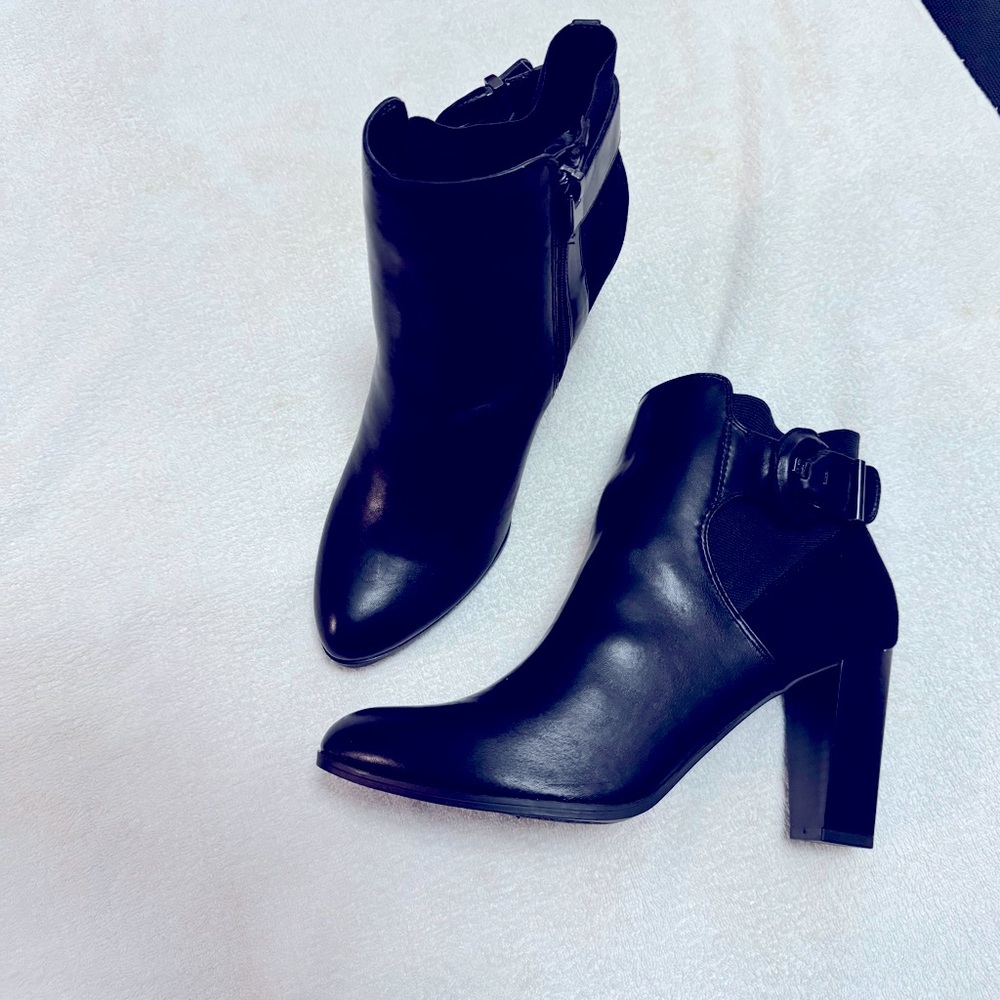 Liz Claiborne high heel boots size 9 never worn